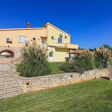 Holiday home Mit Privatpool Fuer 8 Personen Ca 210 Qm In Pavicini, Istrien Suedkueste Von Istrien *