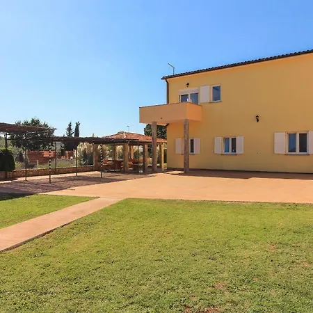 Holiday home Mit Privatpool Fuer 8 Personen Ca 210 Qm In Pavicini, Istrien Suedkueste Von Istrien *